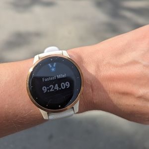 Garmin Vivoactive 4S Women's Sport Watch - Rose gold